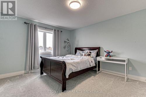 1565 Sandridge Avenue, London, ON - Indoor Photo Showing Bedroom