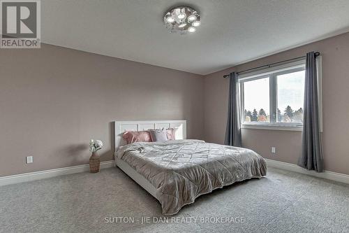 1565 Sandridge Avenue, London, ON - Indoor Photo Showing Bedroom