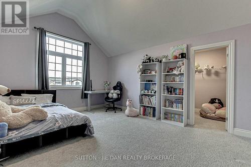 1565 Sandridge Avenue, London, ON - Indoor Photo Showing Bedroom