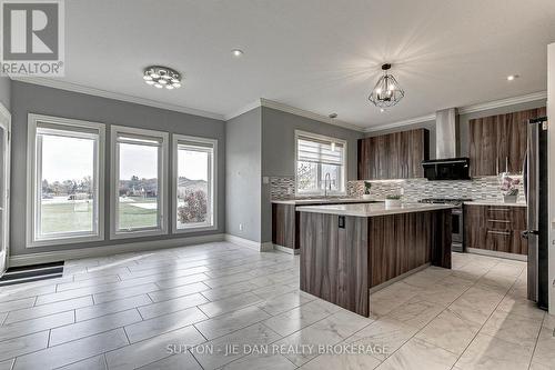 1565 Sandridge Avenue, London, ON - Indoor Photo Showing Kitchen