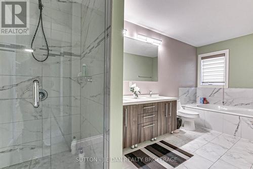 1565 Sandridge Avenue, London, ON - Indoor Photo Showing Bathroom