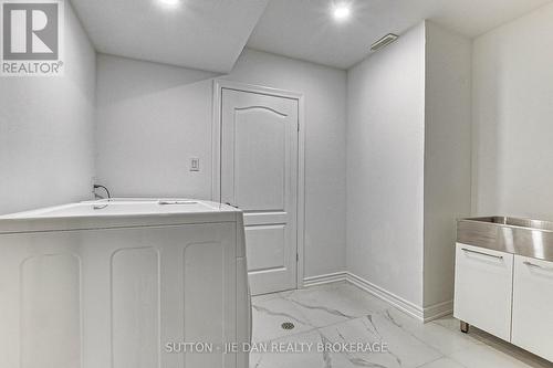 1565 Sandridge Avenue, London, ON - Indoor Photo Showing Laundry Room