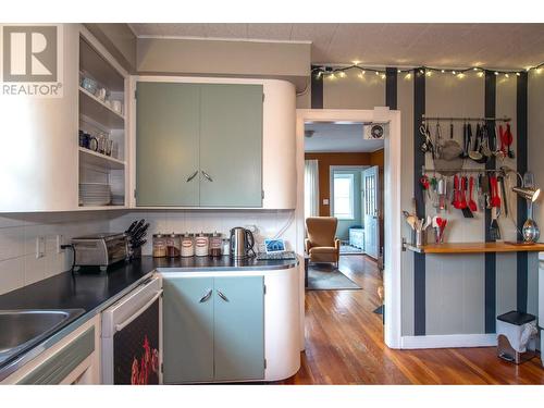 1233 Ethel Street, Kelowna, BC - Indoor Photo Showing Kitchen