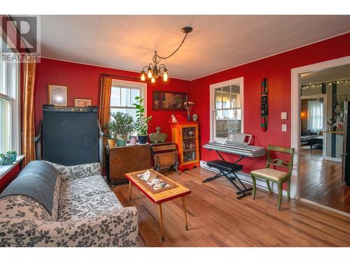 1233 Ethel Street, Kelowna, BC -  Photo Showing Living Room