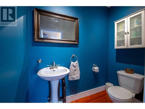 1233 Ethel Street, Kelowna, BC - Indoor Photo Showing Bathroom