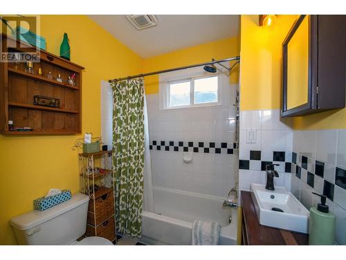 1233 Ethel Street, Kelowna, BC - Indoor Photo Showing Bathroom