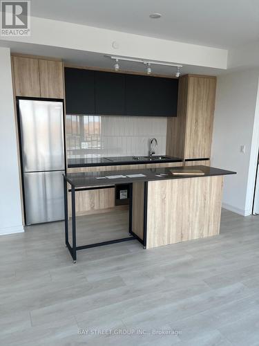 1303 - 7950 Bathurst Street, Vaughan, ON - Indoor Photo Showing Kitchen