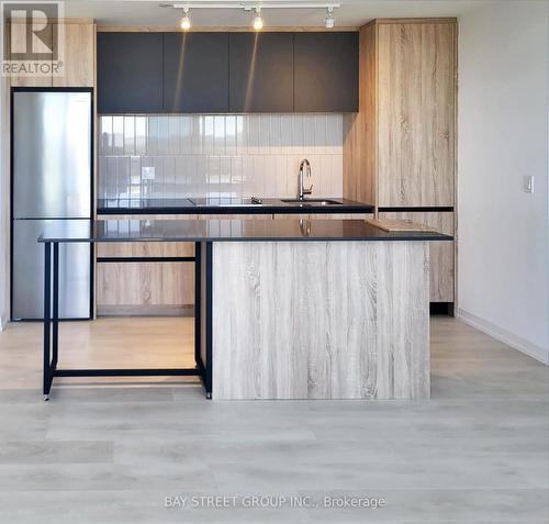 1303 - 7950 Bathurst Street, Vaughan, ON - Indoor Photo Showing Kitchen