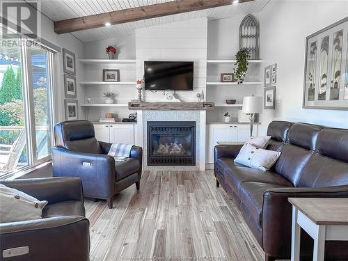 140 Heritage Rd, Kingsville, ON - Indoor Photo Showing Living Room With Fireplace