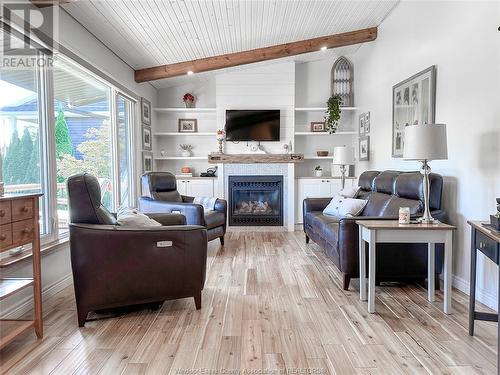 140 Heritage Rd, Kingsville, ON - Indoor Photo Showing Living Room With Fireplace