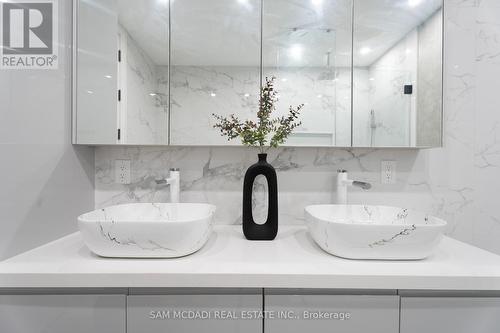 40 Sixth Street, Toronto, ON - Indoor Photo Showing Bathroom