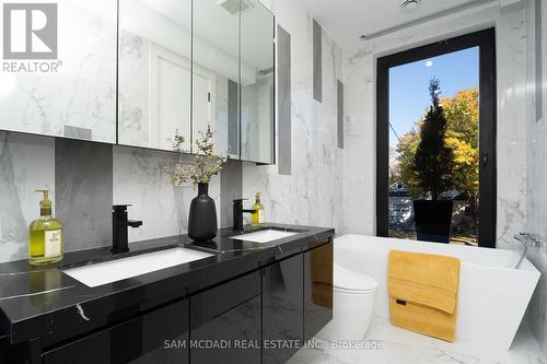 40 Sixth Street, Toronto, ON - Indoor Photo Showing Bathroom