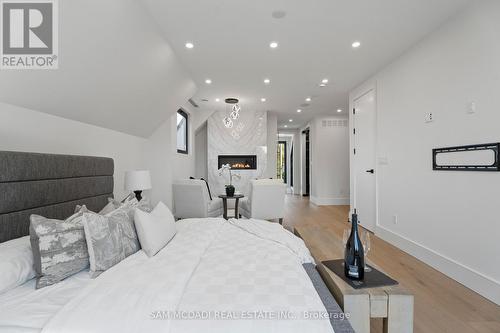 40 Sixth Street, Toronto, ON - Indoor Photo Showing Bedroom