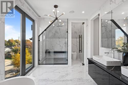 40 Sixth Street, Toronto, ON - Indoor Photo Showing Bathroom