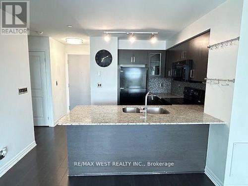 1123 - 80 Esther Lorrie Drive, Toronto, ON - Indoor Photo Showing Kitchen