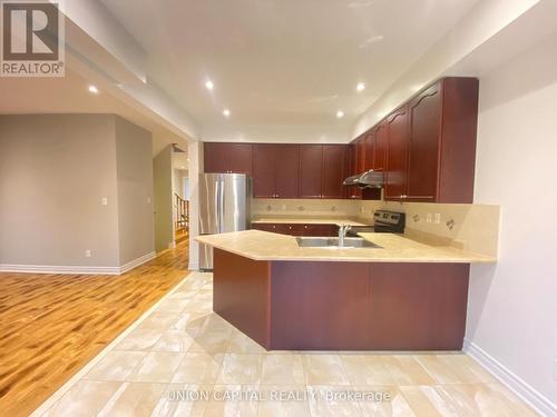 704 Courtney Valley Road, Mississauga, ON - Indoor Photo Showing Kitchen With Double Sink