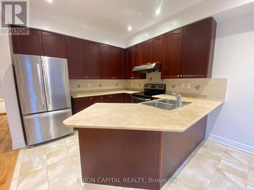 704 Courtney Valley Road, Mississauga, ON - Indoor Photo Showing Kitchen With Double Sink