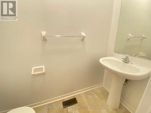 704 Courtney Valley Road, Mississauga, ON - Indoor Photo Showing Bathroom