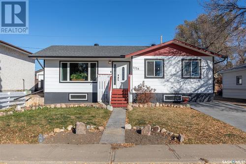 1258 Athabasca Street W, Moose Jaw, SK - Outdoor