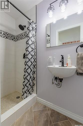 1258 Athabasca Street W, Moose Jaw, SK - Indoor Photo Showing Bathroom