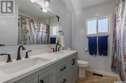 1258 Athabasca Street W, Moose Jaw, SK - Indoor Photo Showing Bathroom