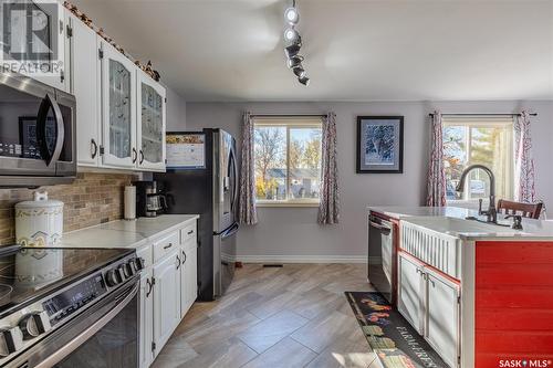 1258 Athabasca Street W, Moose Jaw, SK - Indoor Photo Showing Kitchen