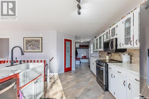 1258 Athabasca Street W, Moose Jaw, SK - Indoor Photo Showing Kitchen