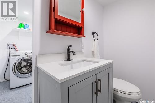 1258 Athabasca Street W, Moose Jaw, SK - Indoor Photo Showing Laundry Room