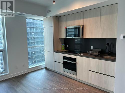 2401 - 327 King Street, Toronto, ON - Indoor Photo Showing Kitchen