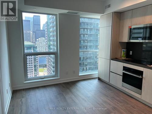 2401 - 327 King Street, Toronto, ON - Indoor Photo Showing Kitchen