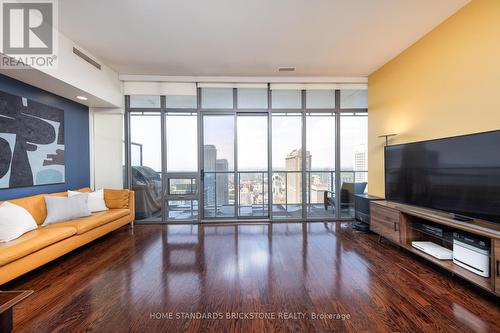 4404 - 33 Charles Street E, Toronto, ON - Indoor Photo Showing Living Room