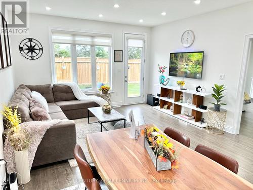 50 Seaton Crescent, Tillsonburg, ON - Indoor Photo Showing Living Room