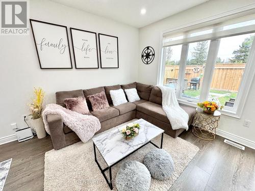 50 Seaton Crescent, Tillsonburg, ON - Indoor Photo Showing Living Room