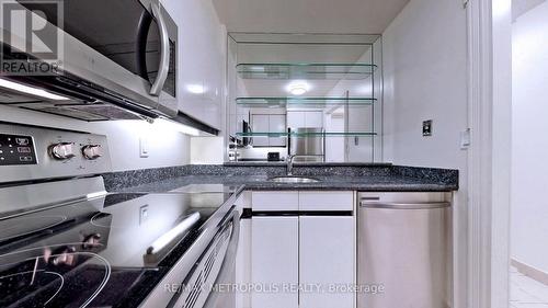 407 - 7 Carlton Street, Toronto, ON - Indoor Photo Showing Kitchen