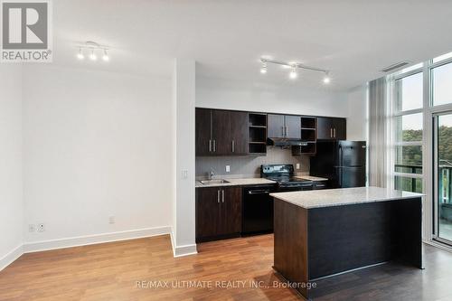 102 - 35 Brian Peck Crescent, Toronto, ON - Indoor Photo Showing Kitchen