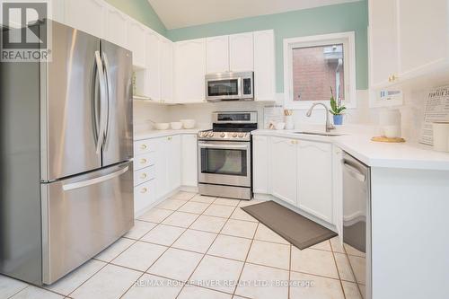 120 Copley Street, Pickering, ON - Indoor Photo Showing Kitchen