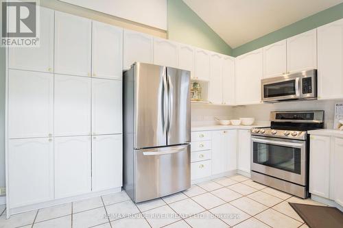 120 Copley Street, Pickering, ON - Indoor Photo Showing Kitchen