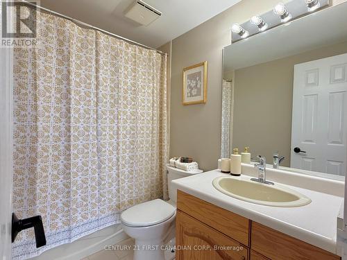 1203 - 744 Wonderland Road S, London, ON - Indoor Photo Showing Bathroom