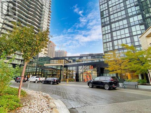 315 - 2900 Highway 7 Road, Vaughan, ON - Outdoor