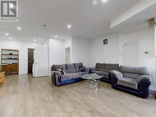 315 - 2900 Highway 7 Road, Vaughan, ON - Indoor Photo Showing Living Room