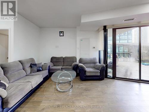 315 - 2900 Highway 7 Road, Vaughan, ON - Indoor Photo Showing Living Room