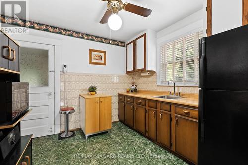 4985 Huron Street, Niagara Falls, ON - Indoor Photo Showing Kitchen