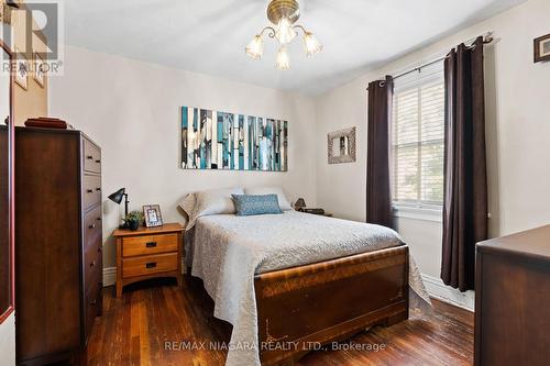 4985 Huron Street, Niagara Falls, ON - Indoor Photo Showing Bedroom