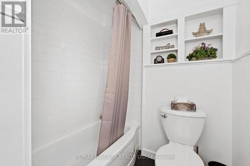 4985 Huron Street, Niagara Falls, ON - Indoor Photo Showing Bathroom