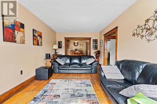 4985 Huron Street, Niagara Falls, ON - Indoor Photo Showing Living Room