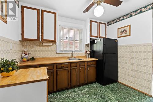 4985 Huron Street, Niagara Falls, ON - Indoor Photo Showing Kitchen