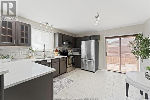 11819 Boulder Crescent, Windsor, ON - Indoor Photo Showing Kitchen