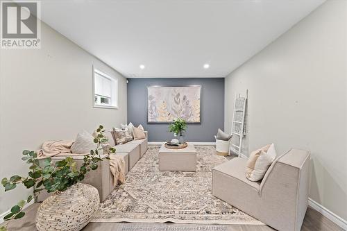 11819 Boulder Crescent, Windsor, ON - Indoor Photo Showing Living Room