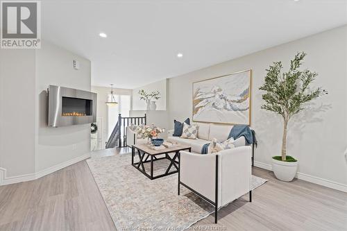 11819 Boulder Crescent, Windsor, ON - Indoor Photo Showing Living Room