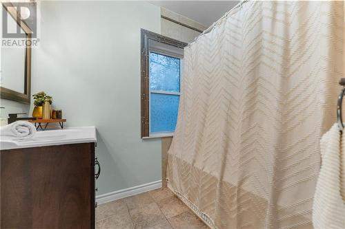 143 Harry Street, Renfrew, ON - Indoor Photo Showing Bathroom